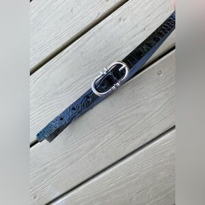 Black 1/2” width faux leather croc pattern belt, silver buckleSize: S (2…